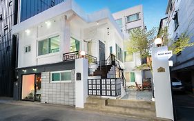 모노하우스 홍대 2호점